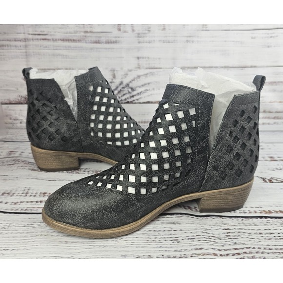 JG Karma Ankle Pullon Western Boot Grey Laser Cutout Stacked Low Heel Bootie 6.5 - Picture 1 of 11